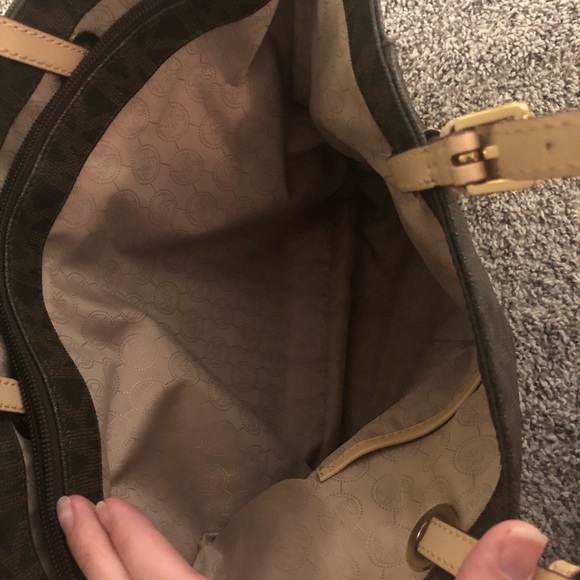 Micheal Kors Purse and Wallet - Picture 6 of 7